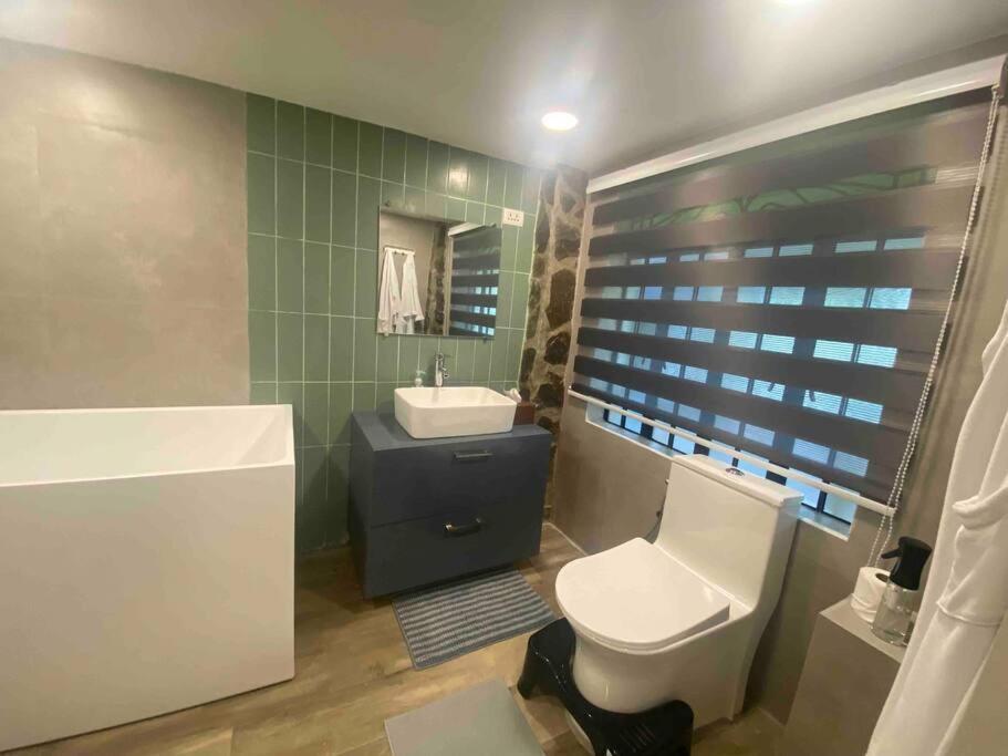 Cozy, Relaxing Suite With Private Bathtub & Kitchen Tagaytay City Exteriér fotografie